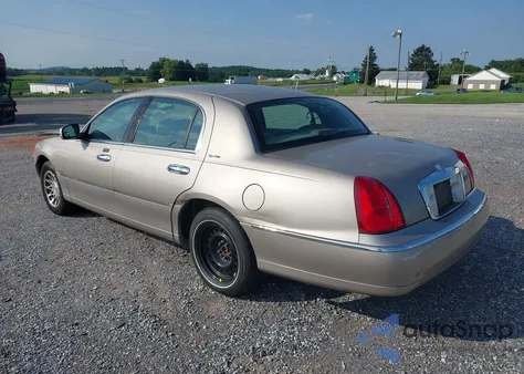 2000 Lincoln Town Car Signature из США, поврежденный, VIN 1LNHM82W9YY937526